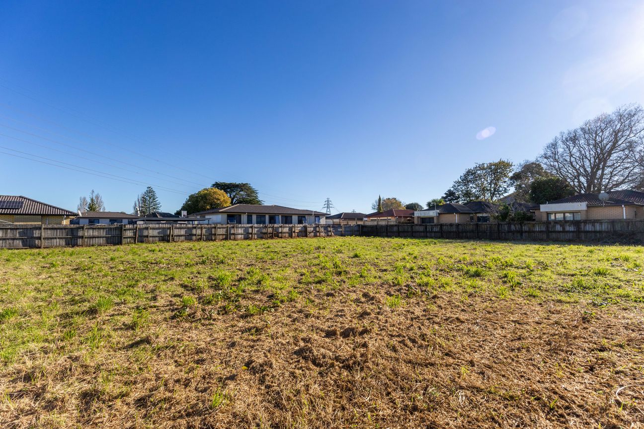 Big Land with Home & Storage Building - Widok 5