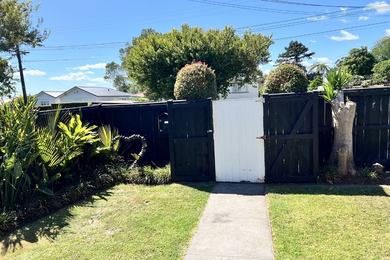Frankleigh Park - 3 Bedrooms - Fler