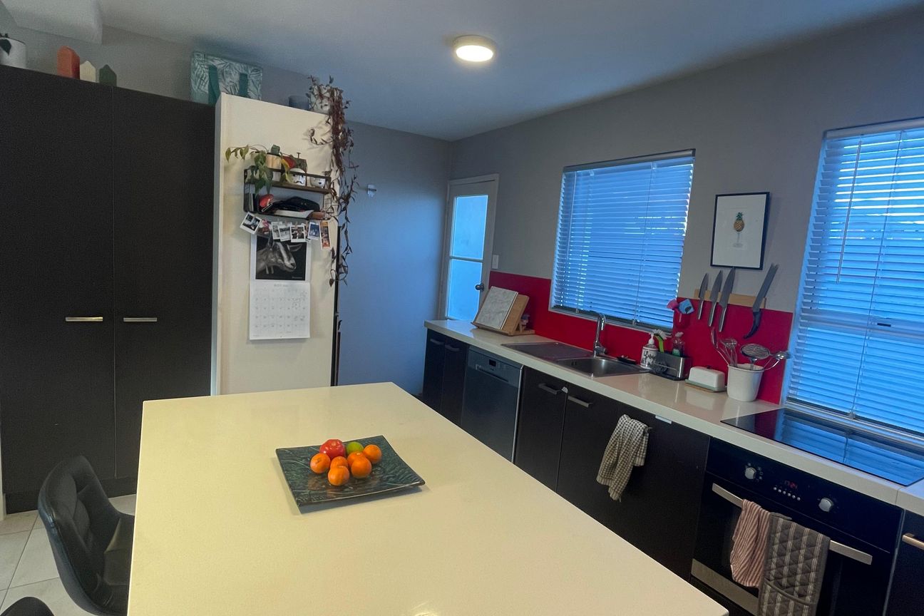 SUNNY, STYLISH AND SUPER CONVIENIENT IN ELLERSLIE - Widok 2