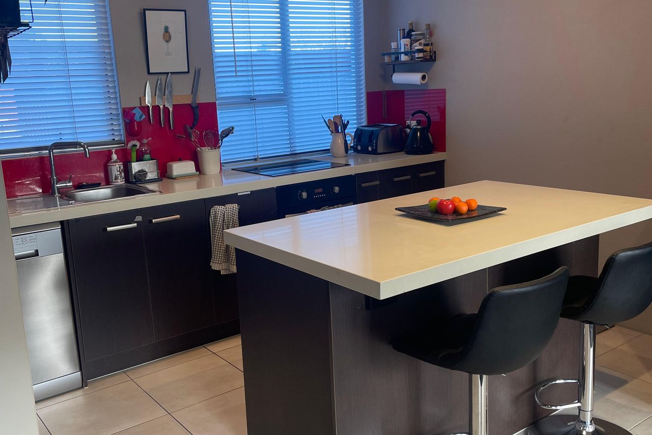 SUNNY, STYLISH AND SUPER CONVIENIENT IN ELLERSLIE - Widok 3