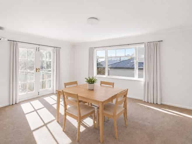 11 Lancaster Street, Karori