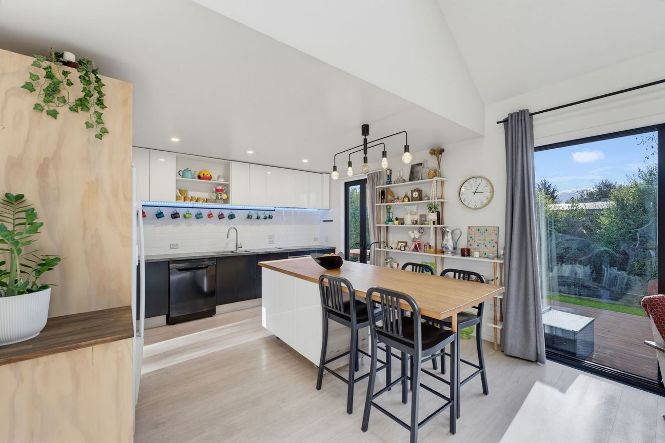 Big Section, Modern Home, Endless Possibilities - Ansicht 3