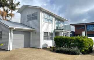 8B Beach Road, Manly