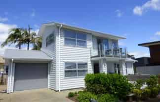 8B Beach Road, Manly