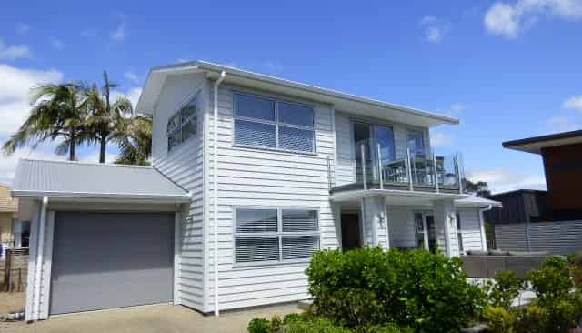 8B Beach Road, Manly