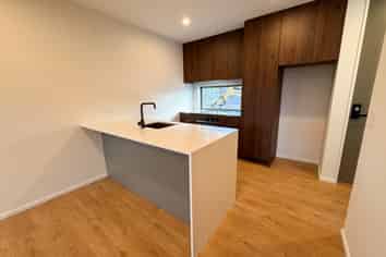 2/570 Madras Street, Saint Albans