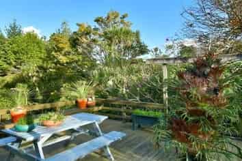98 Forest Hill Road, Henderson