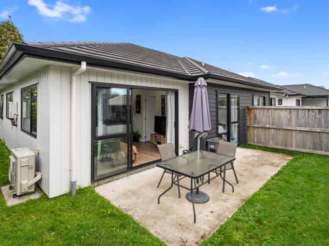 4/5 Camden Place, Pukete