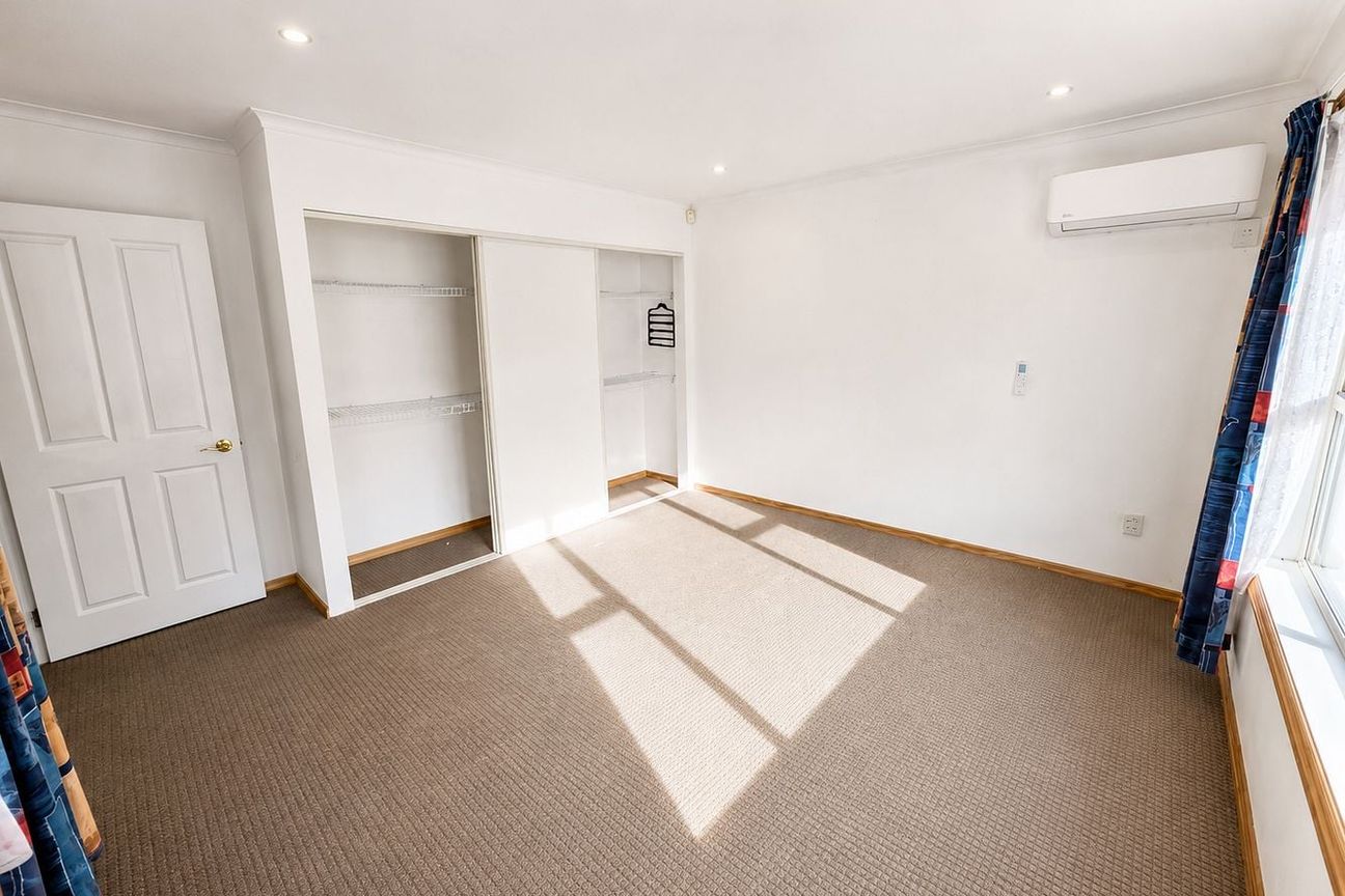 5-Bedroom Home Beside the University! - Vista 4