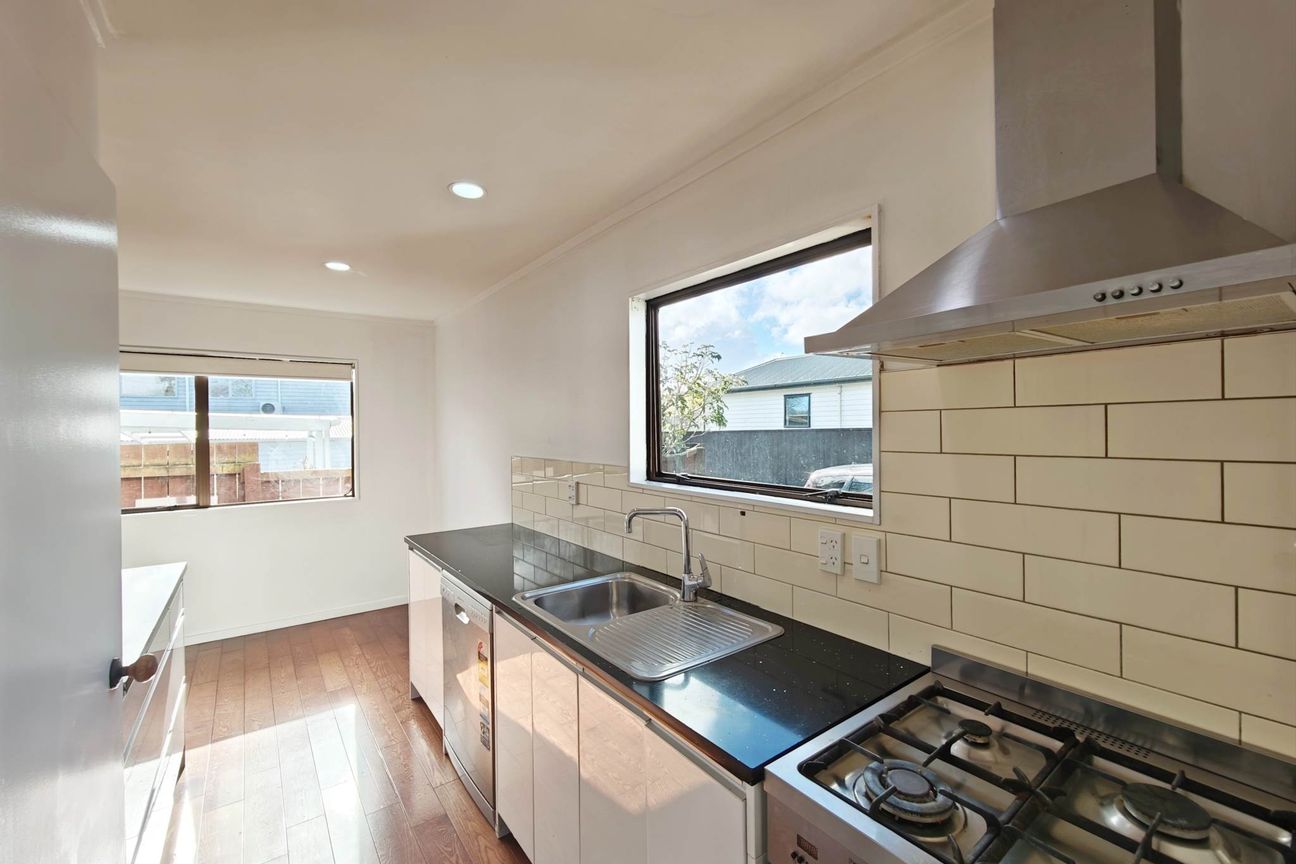 Sweet Home with Location, Lawn & Garden Included - Ansicht 3