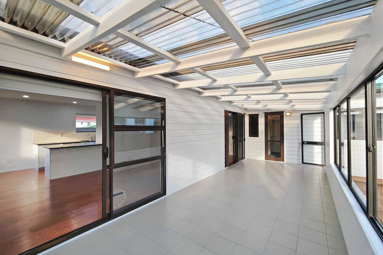 Sweet Home with Location, Lawn & Garden Included - Mehr
