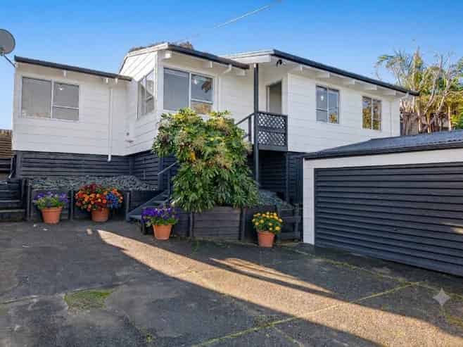 14 Penton Road, Stanmore Bay