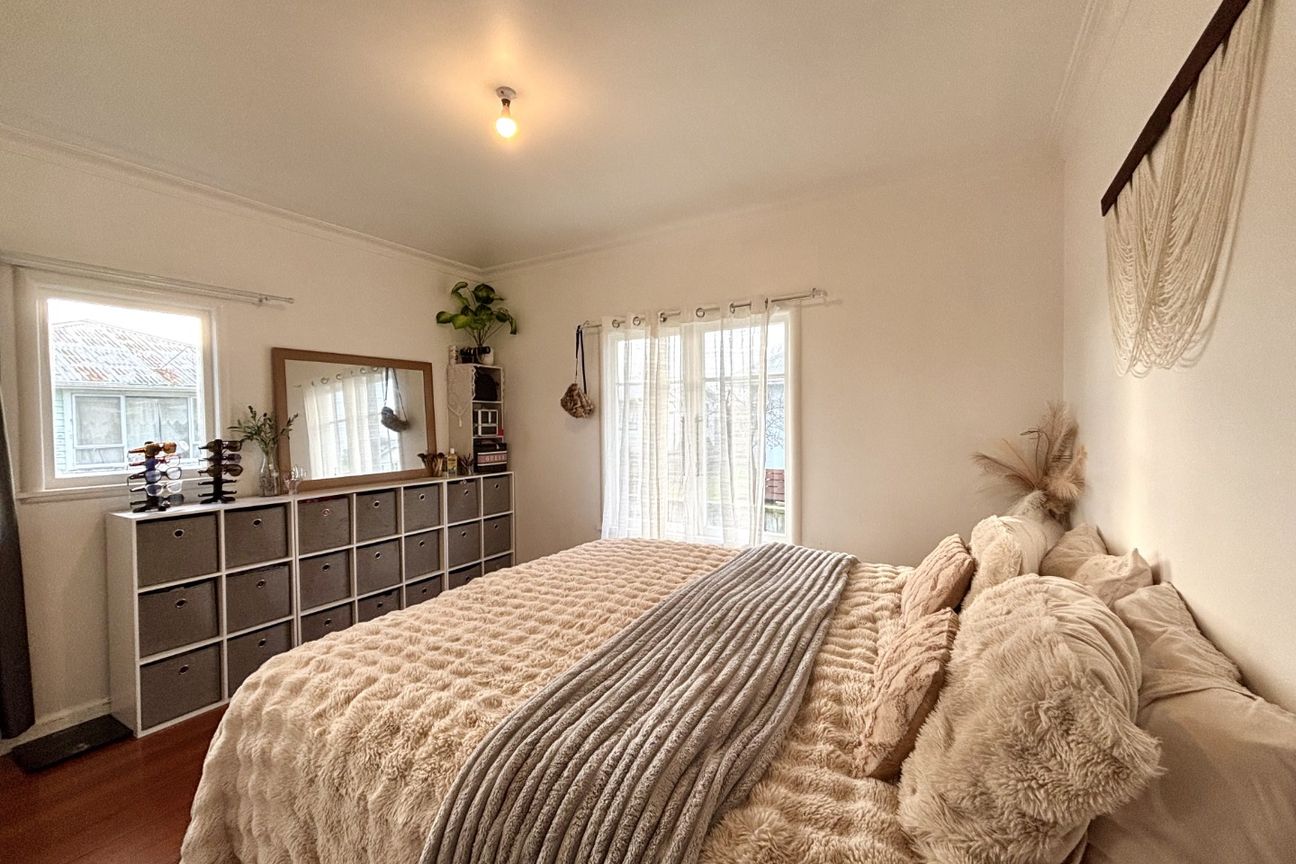 Three-Bedroom Home with Plenty of Outdoor Space – další