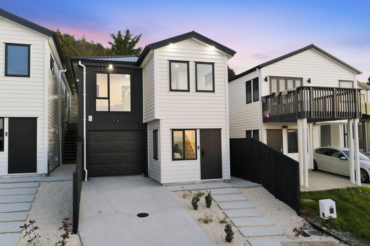 Spacious & Stylish Family Home in Top Spot - Aanzicht 2