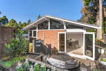 200 Godley Road, Titirangi