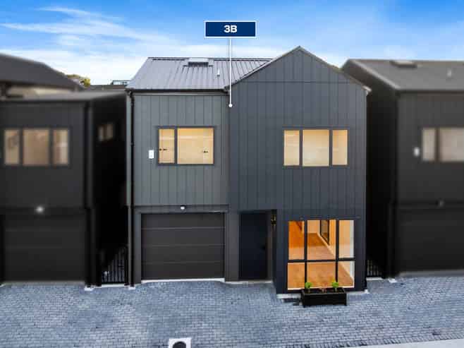 3B Towra Place, Botany Downs