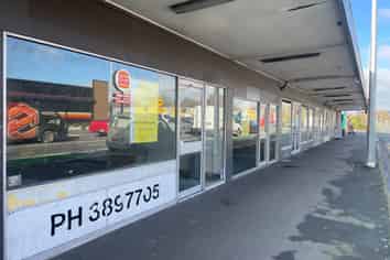 Retail with profile in Linwood
