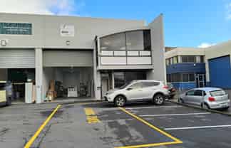 QUALITY HIGH-STUD WAREHOUSE
