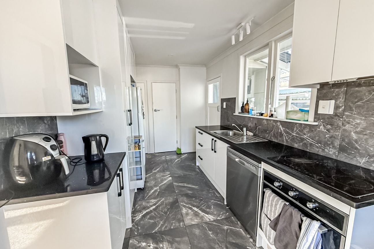 TAUHARA - 3 BED + SLEEPOUT - Vista 3