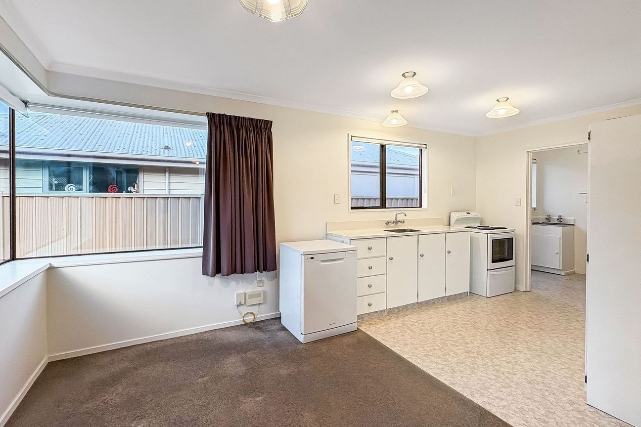 PARKLANDS - THREE BEDROOMS, HEAT PUMP, DOUBLE GARAGE - Vista 4