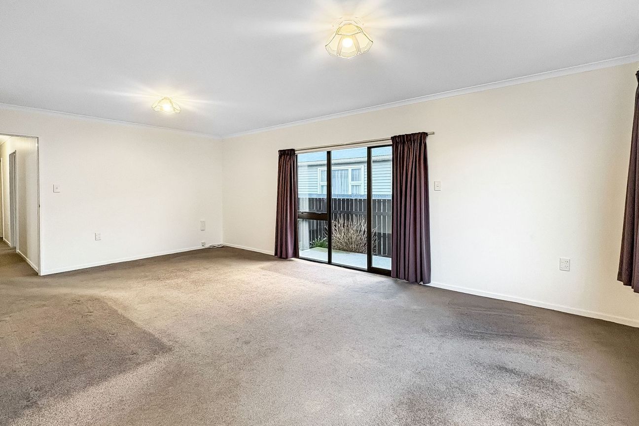 PARKLANDS - THREE BEDROOMS, HEAT PUMP, DOUBLE GARAGE - Altro
