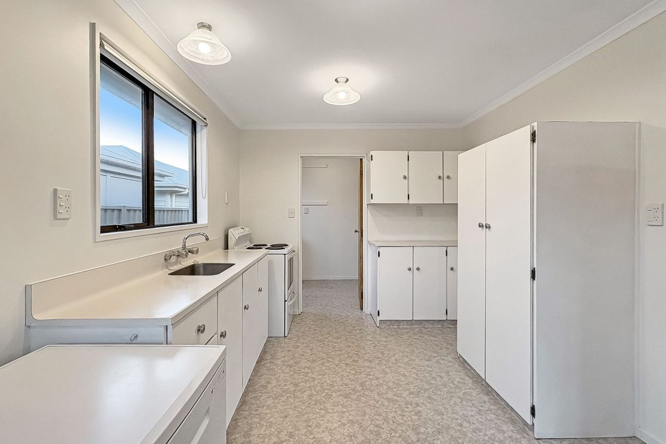 PARKLANDS - THREE BEDROOMS, HEAT PUMP, DOUBLE GARAGE - Vista 3