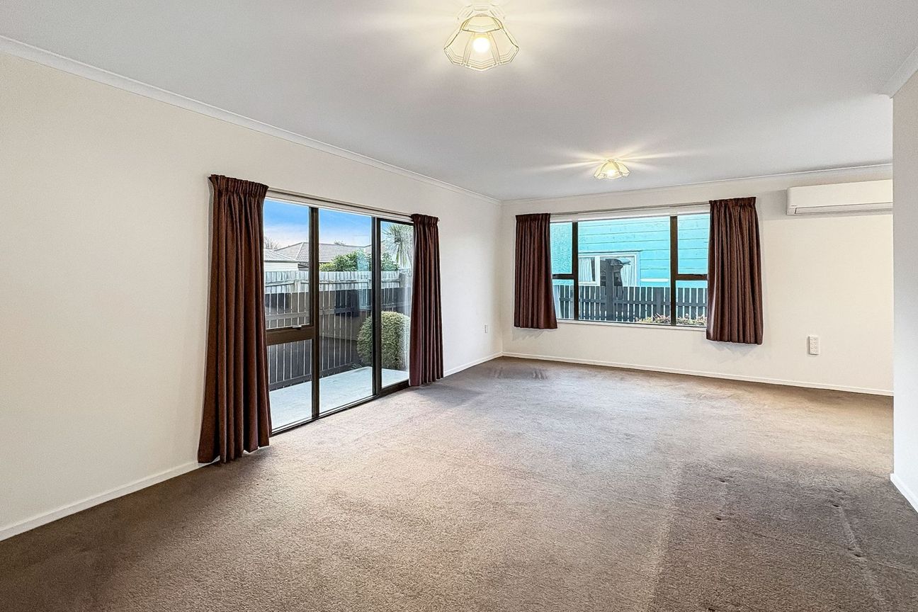 PARKLANDS - THREE BEDROOMS, HEAT PUMP, DOUBLE GARAGE - Vista 6