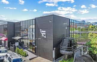 Modern Newly Refurbished Offices Next To The CRL