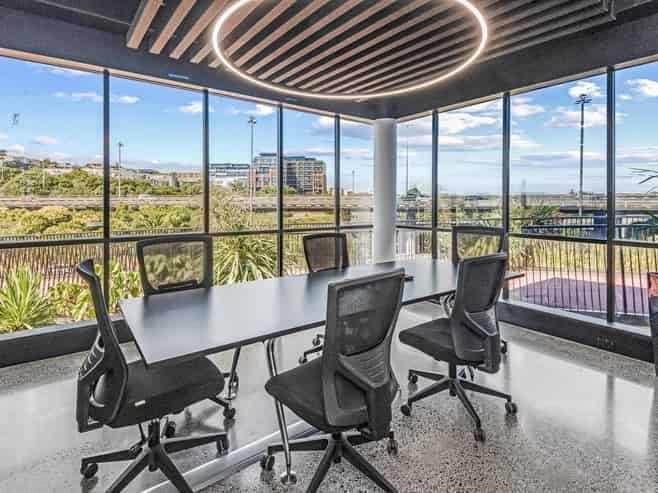 Modern Newly Refurbished Offices Next To The CRL