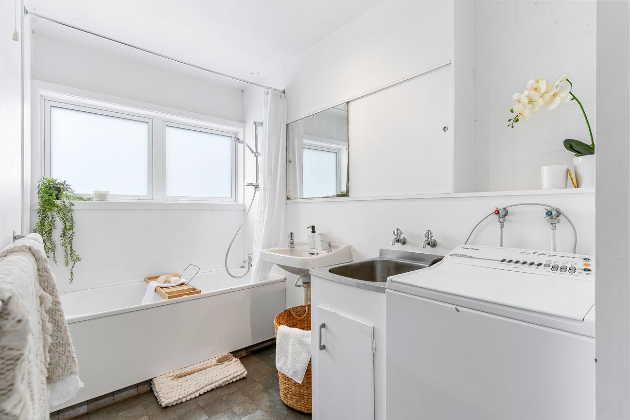 Recently Refreshed with Spectacular Harbour & City Views - Mehr