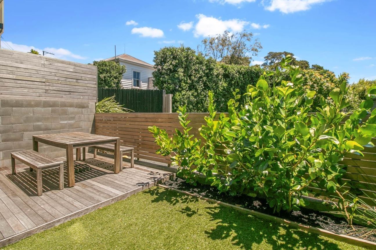 Quite low maintenance on View Road! - Aanzicht 6