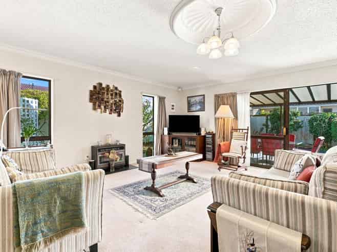 2 Warwick Place, Springvale