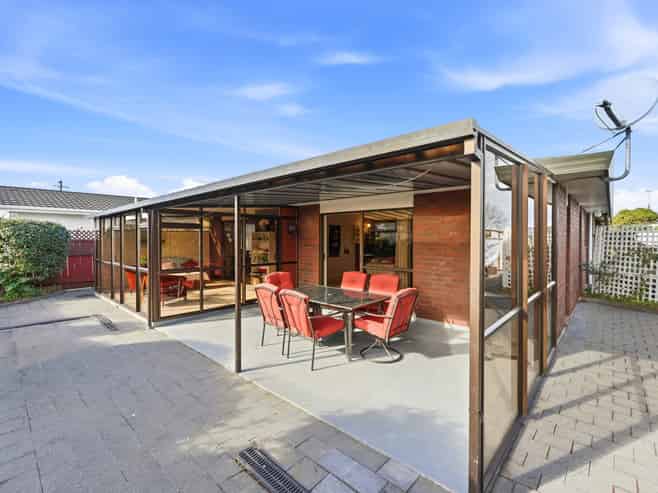 2 Warwick Place, Springvale