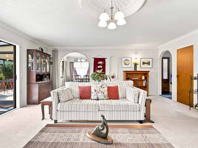 2 Warwick Place, Springvale