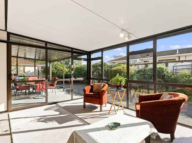 2 Warwick Place, Springvale
