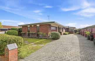 2 Warwick Place, Springvale
