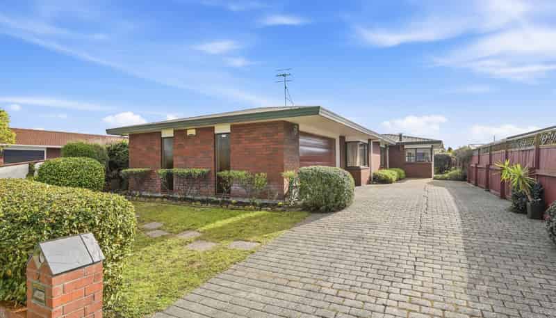 2 Warwick Place, Springvale