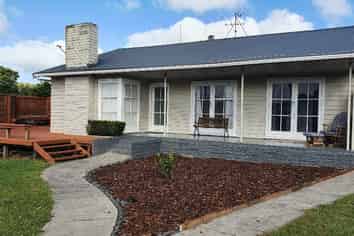 1 Chippendale Cres, Birkdale