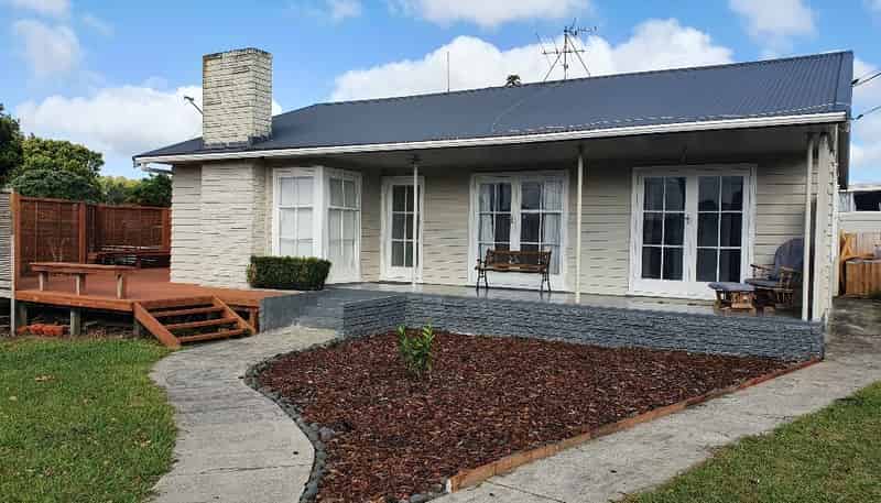 1 Chippendale Cres, Birkdale