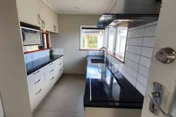 1 Chippendale Cres, Birkdale