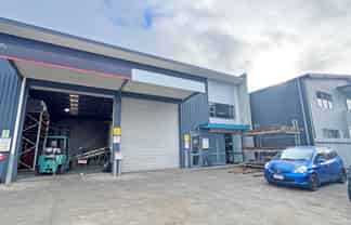 HIGH STUD WAREHOUSING WITH OFFICE
