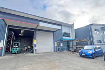 HIGH STUD WAREHOUSING WITH OFFICE
