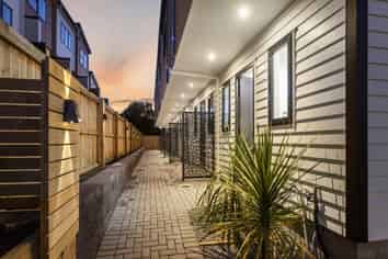 4/2 Kereru Street, Henderson