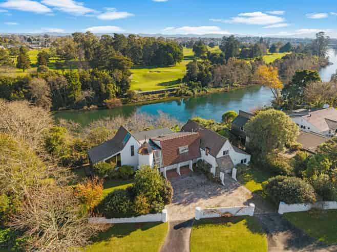 913 River Road, Queenwood
