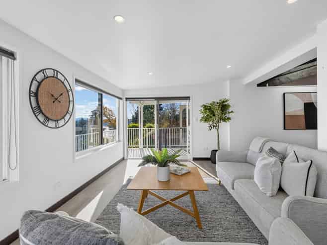 913 River Road, Queenwood