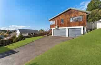 10 Camilla Grove, Totara Vale