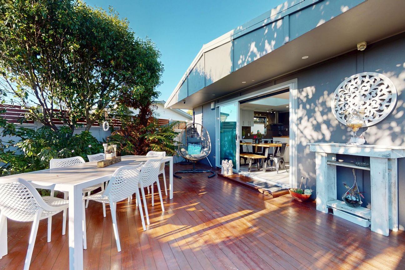 TWO HOMES. ONE TITLE. YOUR MOVE! - Vista 3