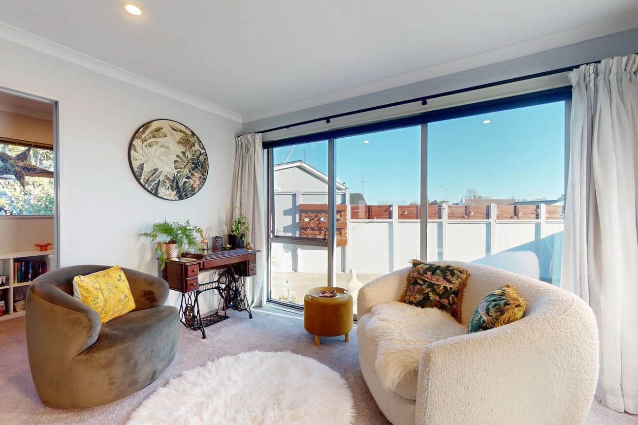 TWO HOMES. ONE TITLE. YOUR MOVE! - Vista 4