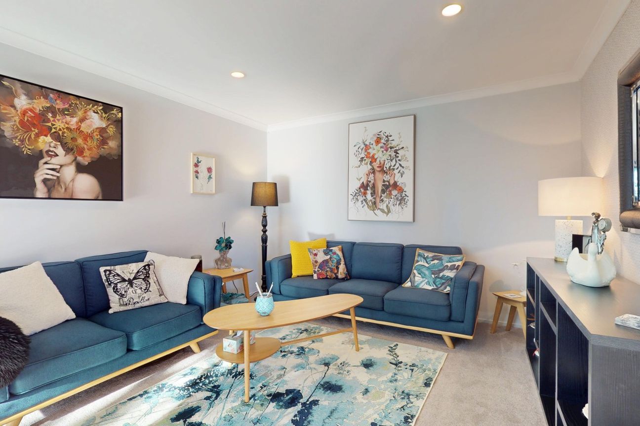 TWO HOMES. ONE TITLE. YOUR MOVE! - Vista 5