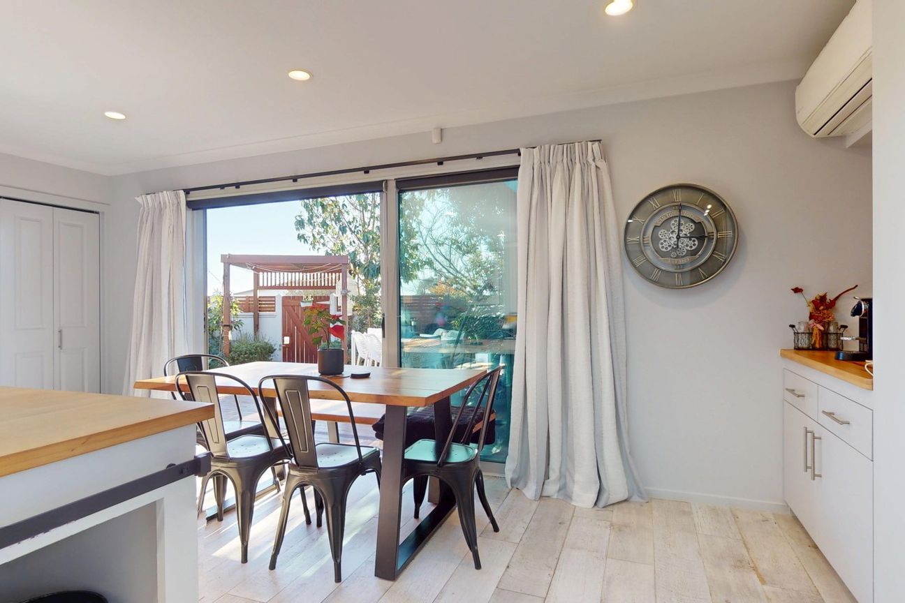 TWO HOMES. ONE TITLE. YOUR MOVE! - Vista 6